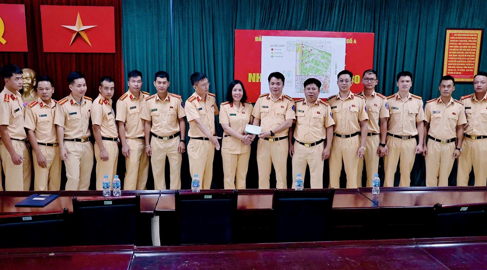 Cục CSGT thăm, động viên lực lượng tăng cường tại Hà Nội trong Lễ kỷ niệm Quốc khánh 2/9 - ảnh 1