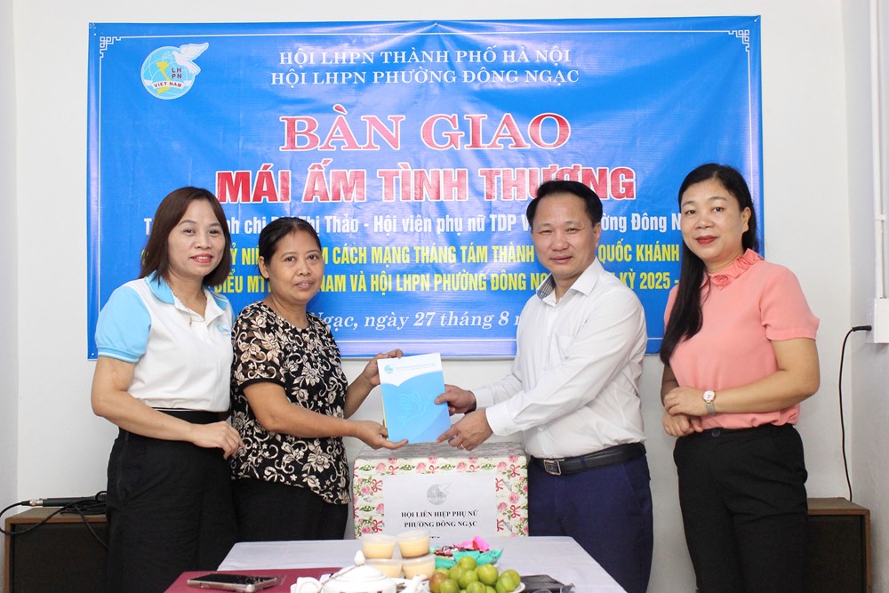 Hội LHPN phường Đông Ngạc bàn giao Mái ấm tình thương cho hội viên khó khăn - ảnh 4