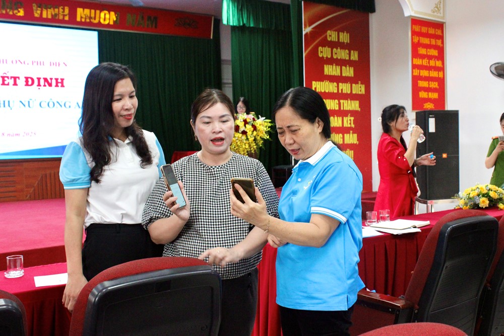 Hội LHPN phường Phú Diễn triển khai phong trào “Bình dân học vụ số” - ảnh 4
