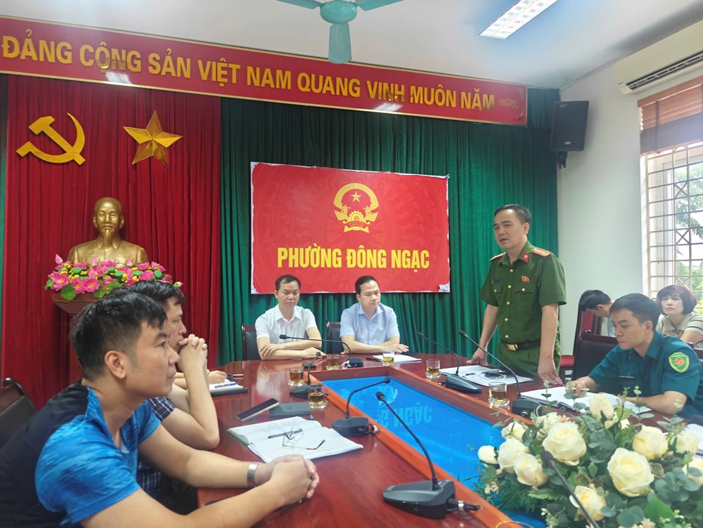 Chính quyền và nhân dân phường Đông Ngạc nỗ lực hỗ trợ người dân Ecohome và Resco sau cơn bão số 5 - ảnh 1