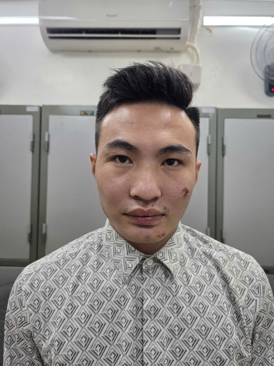 Tạm giữ hình sự đối tượng vi phạm giao thông, chống người thi hành công vụ tại chốt bảo vệ A80 - ảnh 1