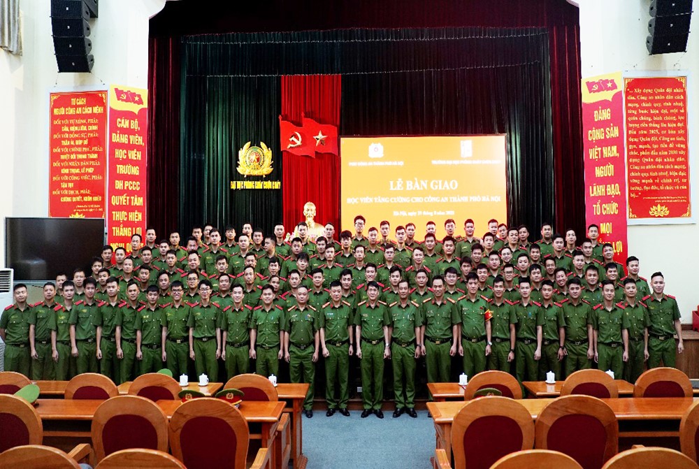 Công an Hà Nội tiếp nhận 120 học viên Đại học Phòng cháy chữa cháy phục vụ sự kiện A80 - ảnh 2