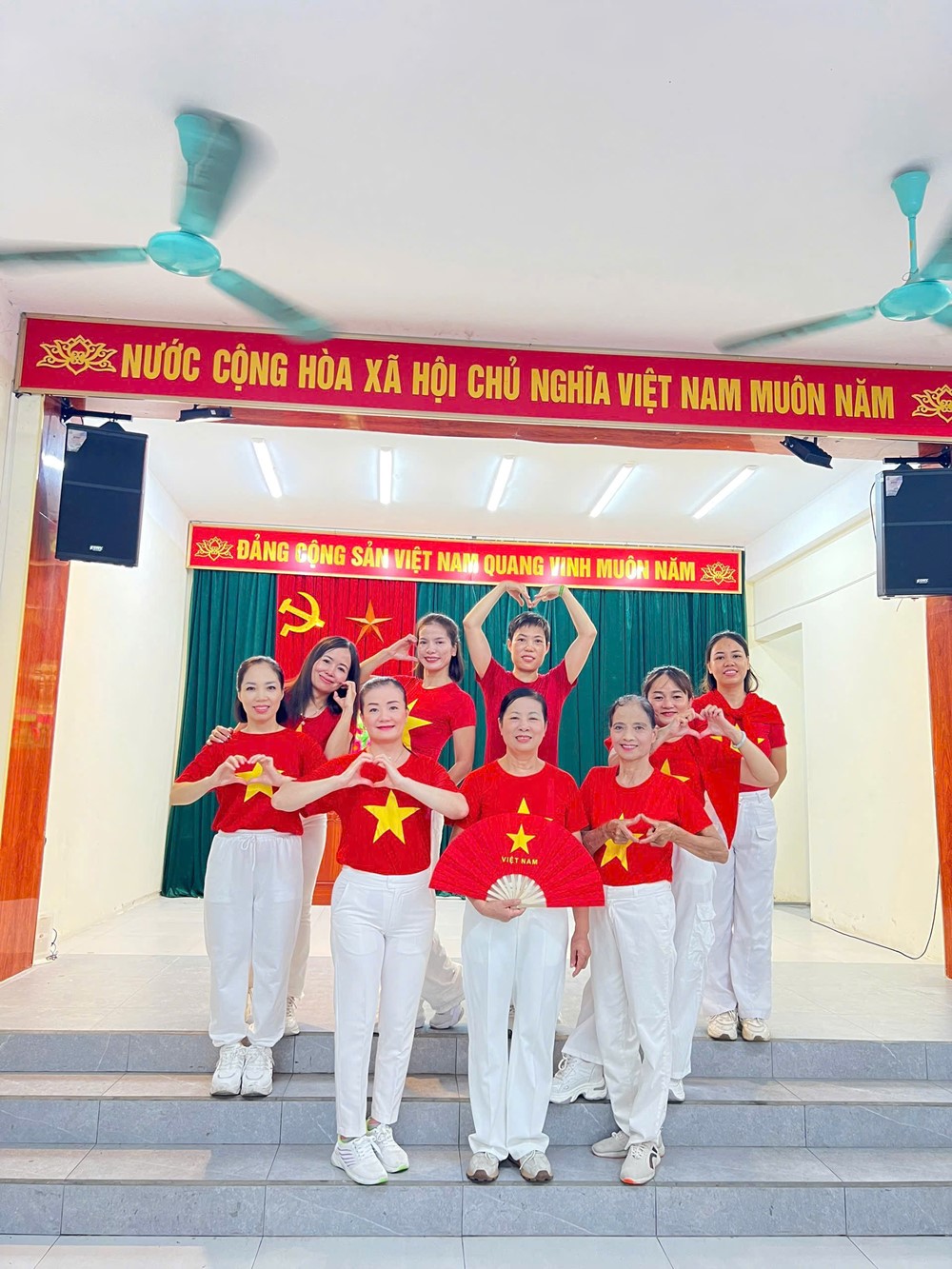 Phụ nữ phường Phú Diễn đồng diễn dân vũ chào mừng Quốc khánh 2/9 - ảnh 2