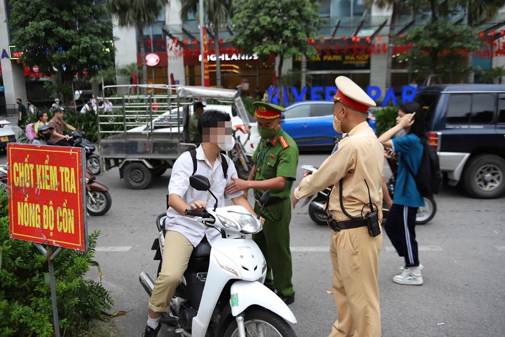 Hà Nội: tăng cường kiểm tra, xử lý học sinh vi phạm giao thông dịp đầu năm học  - ảnh 1