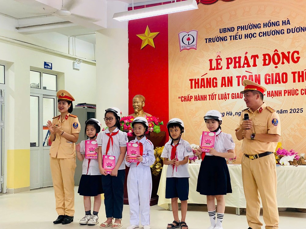 Hơn 6.000 học sinh được tuyên truyền pháp luật về trật tự an toàn giao thông - ảnh 5