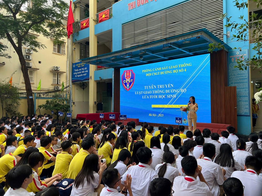 Hơn 6.000 học sinh được tuyên truyền pháp luật về trật tự an toàn giao thông - ảnh 9
