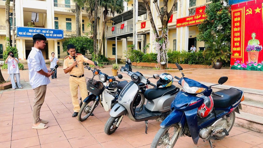 Hà Nội: Tiếp tục phối hợp đẩy mạnh tuyên truyền an toàn giao thông trong trường học - ảnh 2