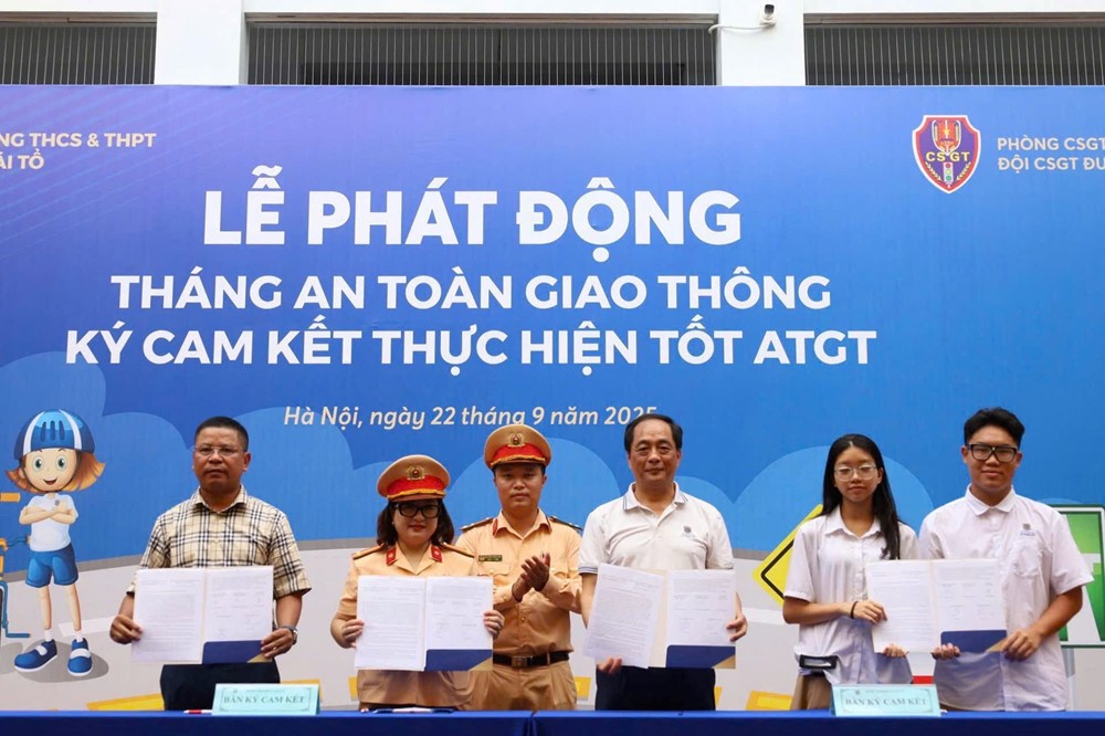 Hà Nội: Phát động tháng an toàn giao thông và ký cam kết chấp hành tại nhiều trường học - ảnh 1