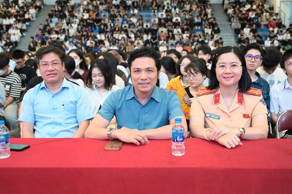 Hà Nội: Tuyên truyền pháp luật về an toàn giao thông cho sinh viên Đại học Kiến trúc Hà Nội - ảnh 1