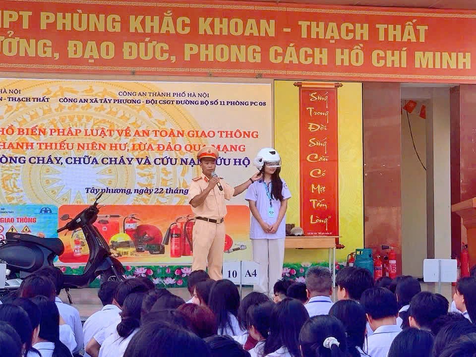 Hà Nội: Phát động tháng an toàn giao thông và ký cam kết chấp hành tại nhiều trường học - ảnh 3