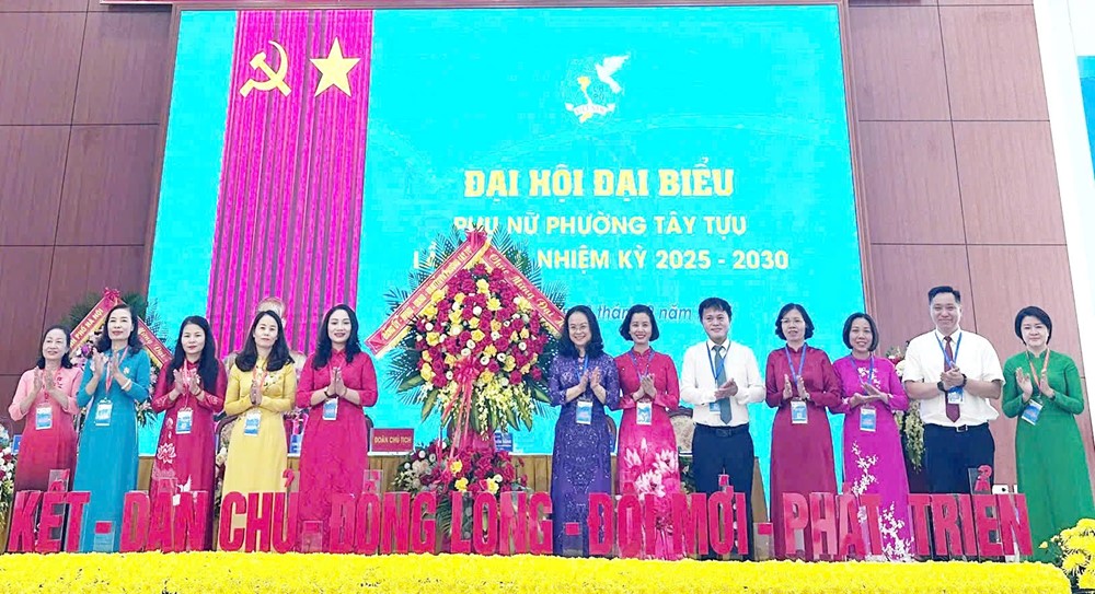 Phụ nữ phường Tây Tựu phát huy đoàn kết, sáng tạo, chủ động hội nhập - ảnh 3