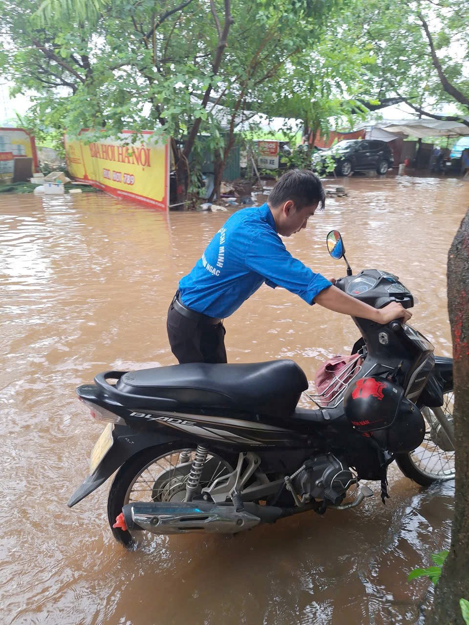 Phường Đông Ngạc: Khẩn trương các biện pháp ứng phó úng ngập do ảnh hưởng bão số 10 - ảnh 14