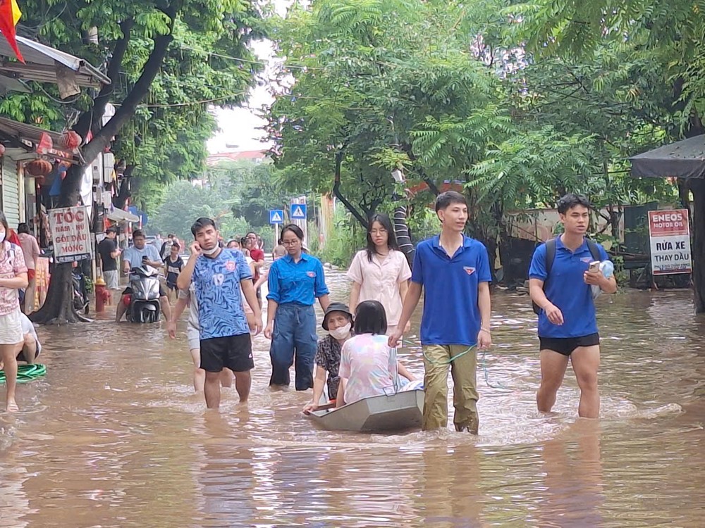 Phường Đông Ngạc: Khẩn trương các biện pháp ứng phó úng ngập do ảnh hưởng bão số 10 - ảnh 12