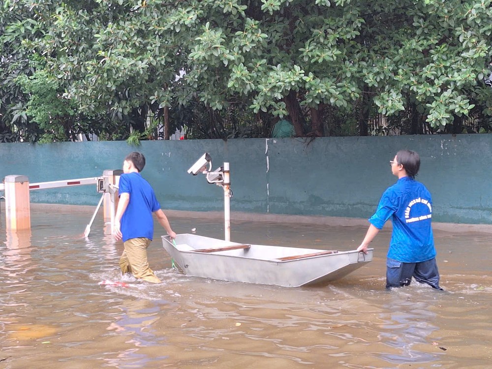 Phường Đông Ngạc: Khẩn trương các biện pháp ứng phó úng ngập do ảnh hưởng bão số 10 - ảnh 7
