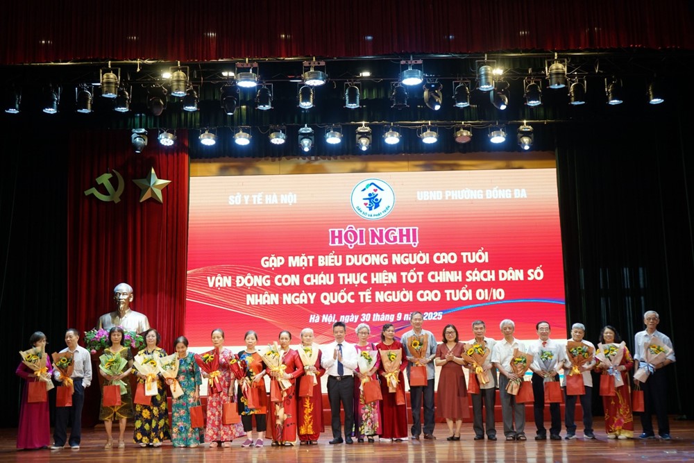 Hà Nội: Gặp mặt, biểu dương người cao tuổi nhân Ngày Quốc tế Người cao tuổi 1/10 - ảnh 2