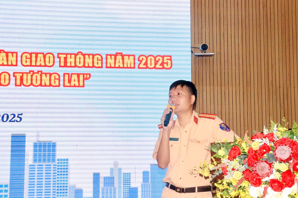 Hơn 200 cán bộ, hội viên phụ nữ phường Thượng Cát được tuyên truyền về an toàn giao thông - ảnh 3
