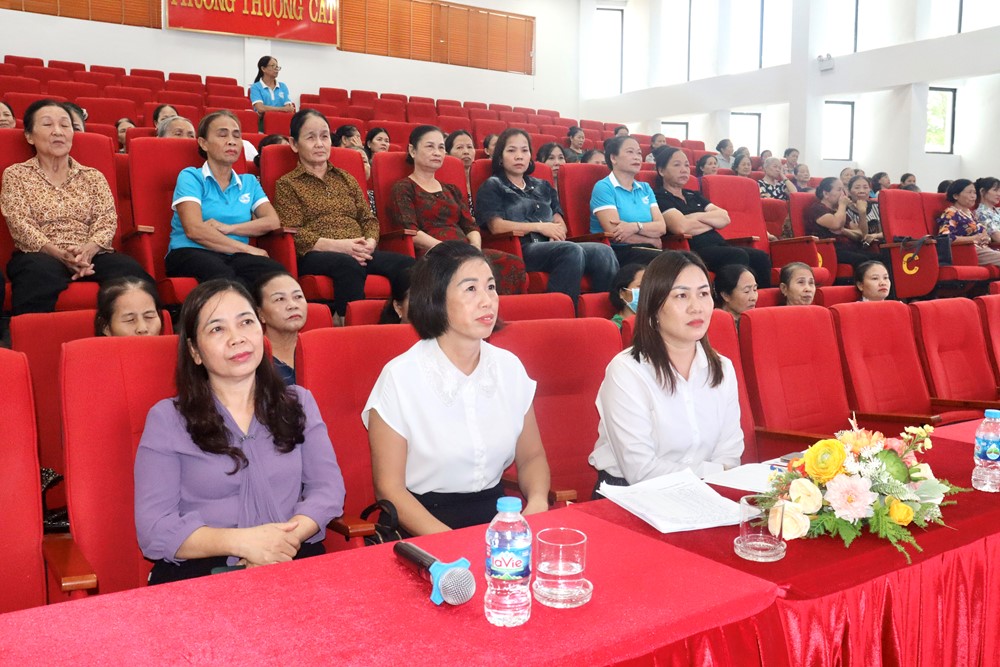 Hơn 200 cán bộ, hội viên phụ nữ phường Thượng Cát được tuyên truyền về an toàn giao thông - ảnh 2