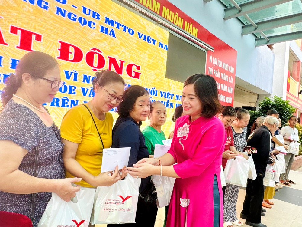 Phường Ngọc Hà: Tổ chức khám, tư vấn và phát thuốc miễn phí cho người cao tuổi - ảnh 3