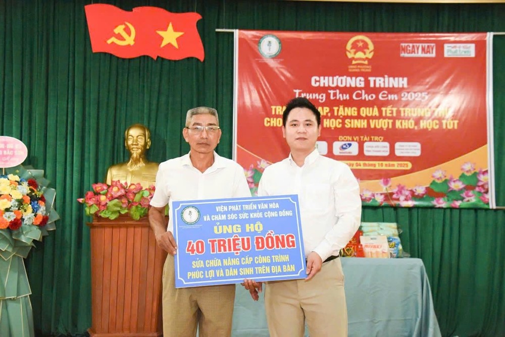 Hơn 300 suất quà Trung thu ý nghĩa đến tay học sinh nghèo vượt khó - ảnh 4