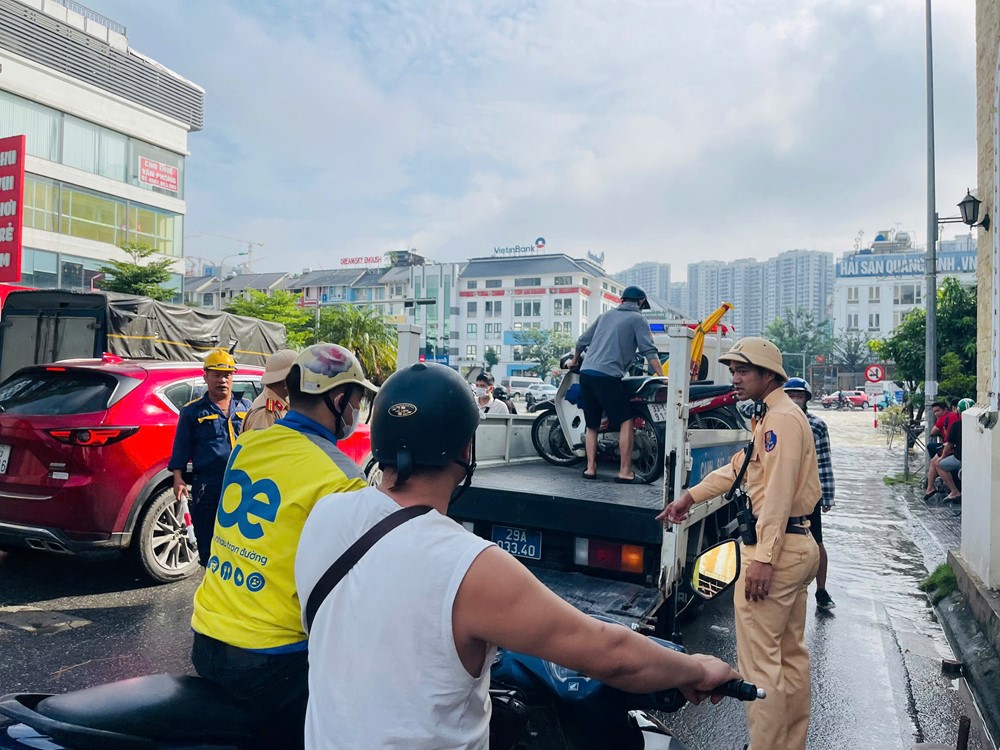 Giao thông Hà Nội cơ bản ổn định sau ảnh hưởng của bão số 11 - ảnh 3