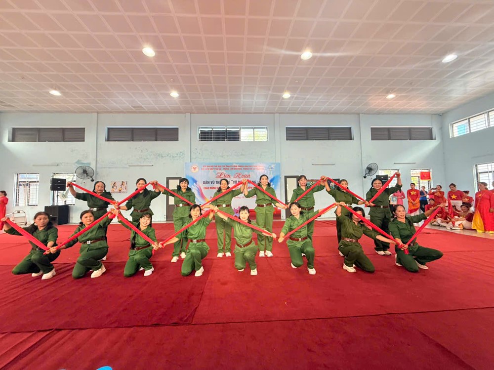 Xã Đại Thanh: Rộn ràng hội thi dân vũ thể thao “Vũ điệu tháng Mười” - ảnh 7