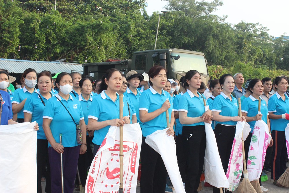 Phường Tây Tựu ra quân “Ngày Chủ nhật xanh” bảo vệ môi trường - ảnh 3