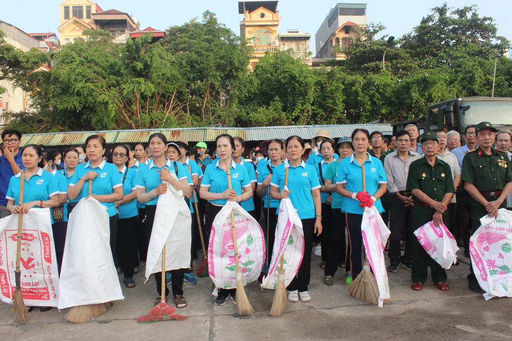 Phường Tây Tựu ra quân “Ngày Chủ nhật xanh” bảo vệ môi trường - ảnh 2