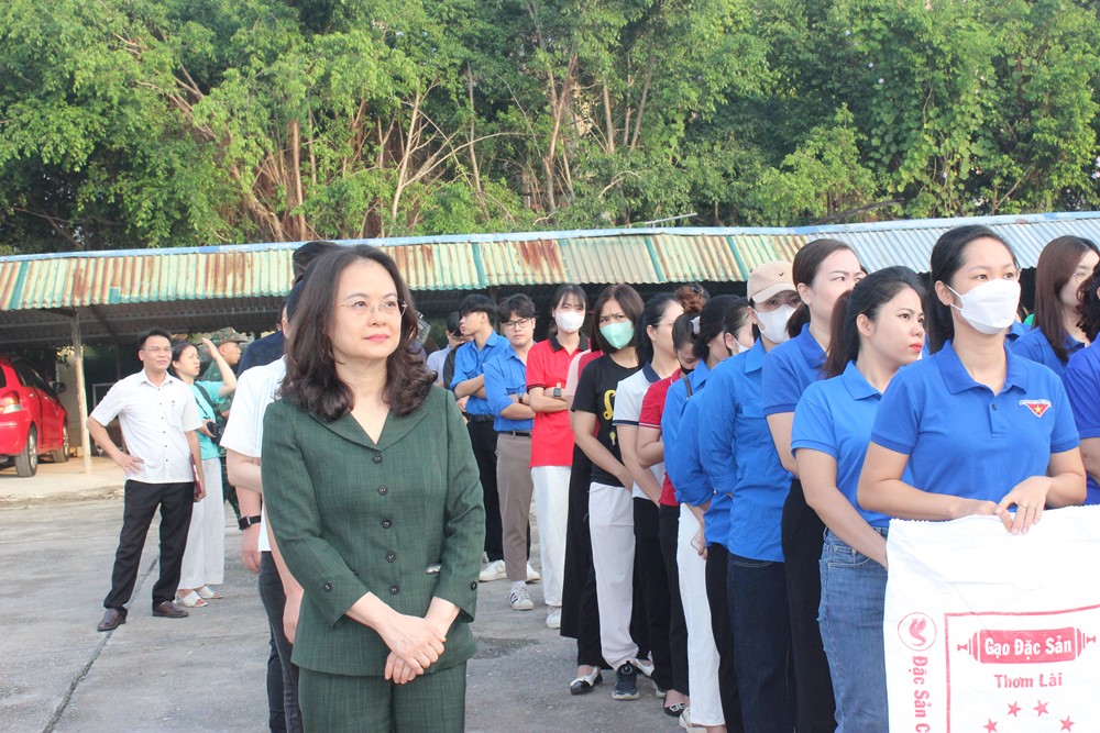 Phường Tây Tựu ra quân “Ngày Chủ nhật xanh” bảo vệ môi trường - ảnh 1