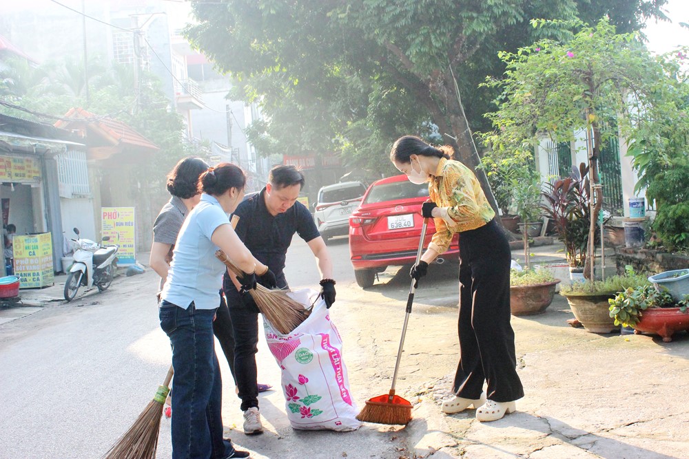 Phường Tây Tựu ra quân “Ngày Chủ nhật xanh” bảo vệ môi trường - ảnh 5