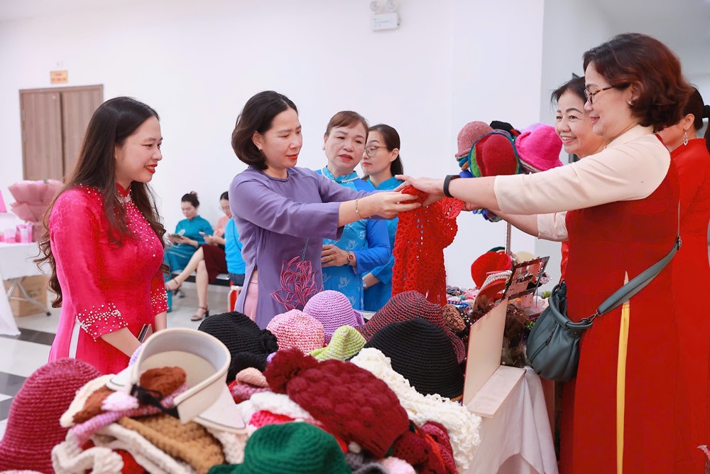 Hội LHPN phường Khương Đình gặp mặt kỷ niệm ngày 20/10 - ảnh 11