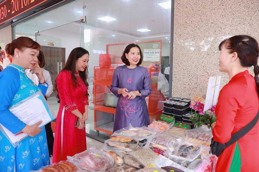 Hội LHPN phường Khương Đình gặp mặt kỷ niệm ngày 20/10 - ảnh 10