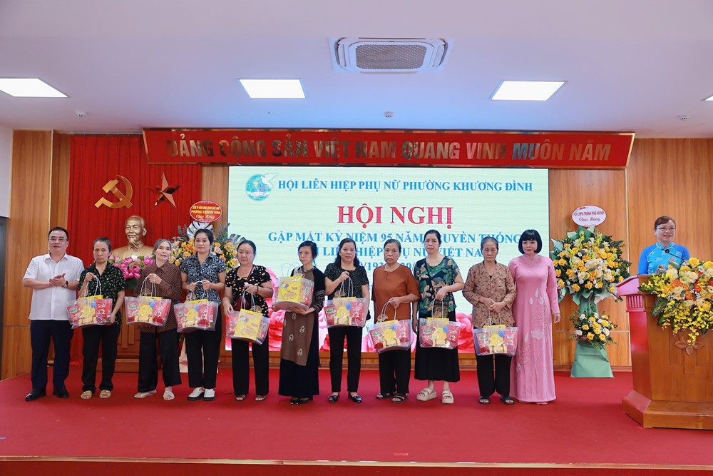 Hội LHPN phường Khương Đình gặp mặt kỷ niệm ngày 20/10 - ảnh 7