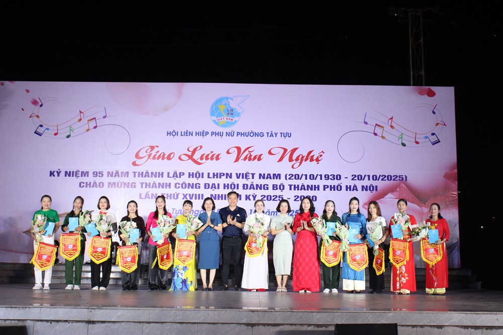 Hội LHPN phường Tây Tựu: Tưng bừng giao lưu văn nghệ kỷ niệm 95 năm thành lập Hội LHPN Việt Nam - ảnh 2
