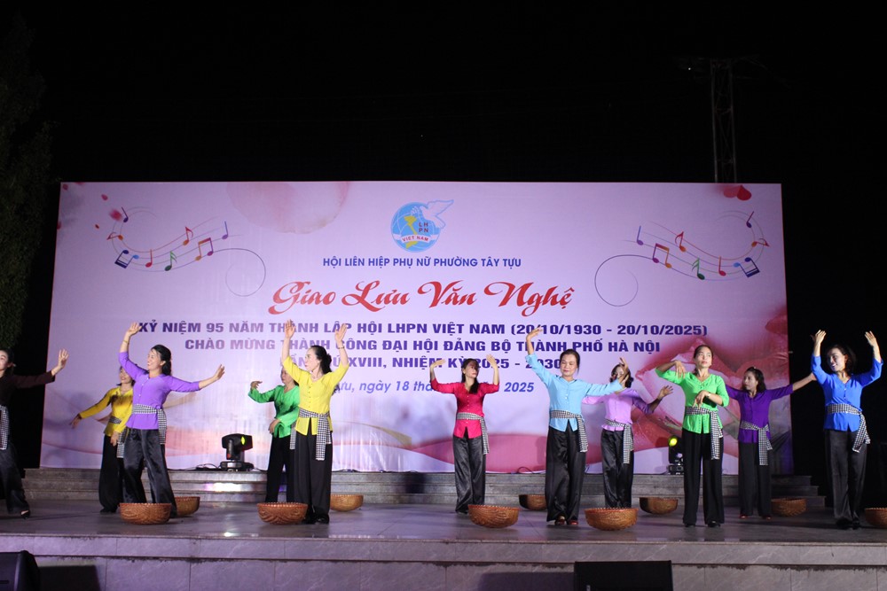 Hội LHPN phường Tây Tựu: Tưng bừng giao lưu văn nghệ kỷ niệm 95 năm thành lập Hội LHPN Việt Nam - ảnh 5