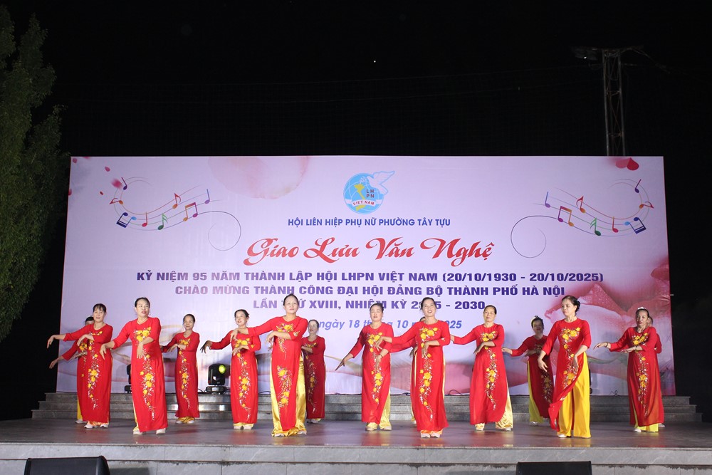 Hội LHPN phường Tây Tựu: Tưng bừng giao lưu văn nghệ kỷ niệm 95 năm thành lập Hội LHPN Việt Nam - ảnh 8