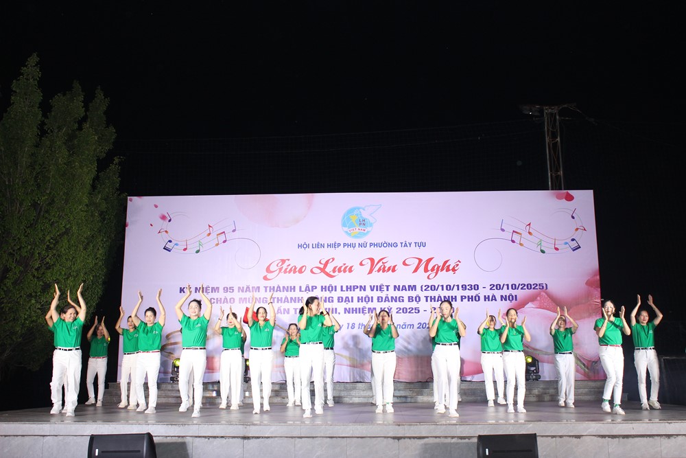 Hội LHPN phường Tây Tựu: Tưng bừng giao lưu văn nghệ kỷ niệm 95 năm thành lập Hội LHPN Việt Nam - ảnh 10