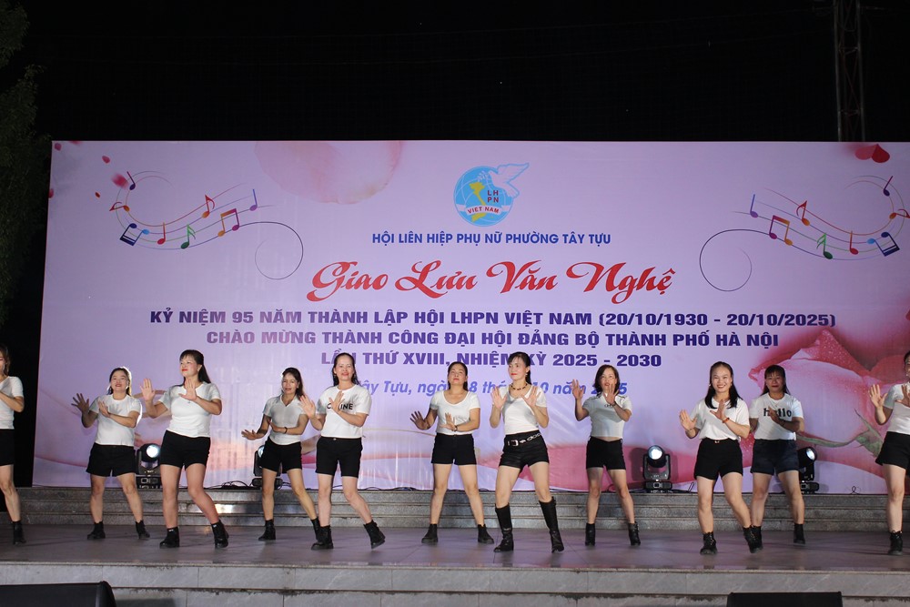 Hội LHPN phường Tây Tựu: Tưng bừng giao lưu văn nghệ kỷ niệm 95 năm thành lập Hội LHPN Việt Nam - ảnh 11