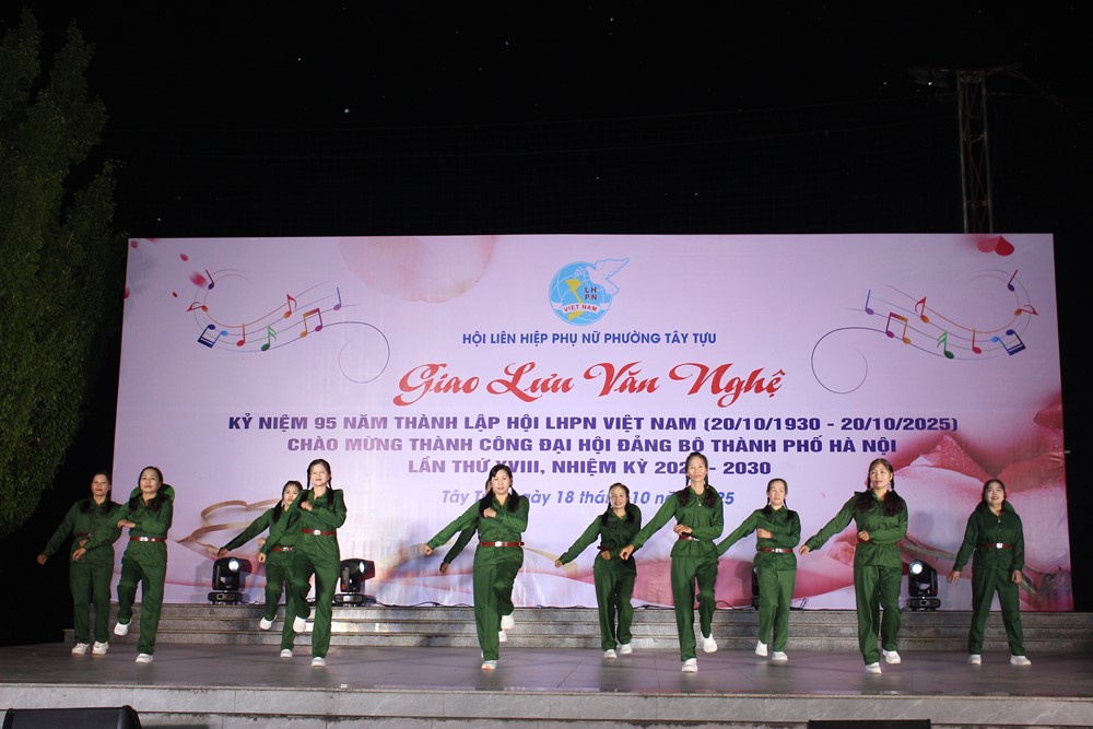 Hội LHPN phường Tây Tựu: Tưng bừng giao lưu văn nghệ kỷ niệm 95 năm thành lập Hội LHPN Việt Nam - ảnh 12