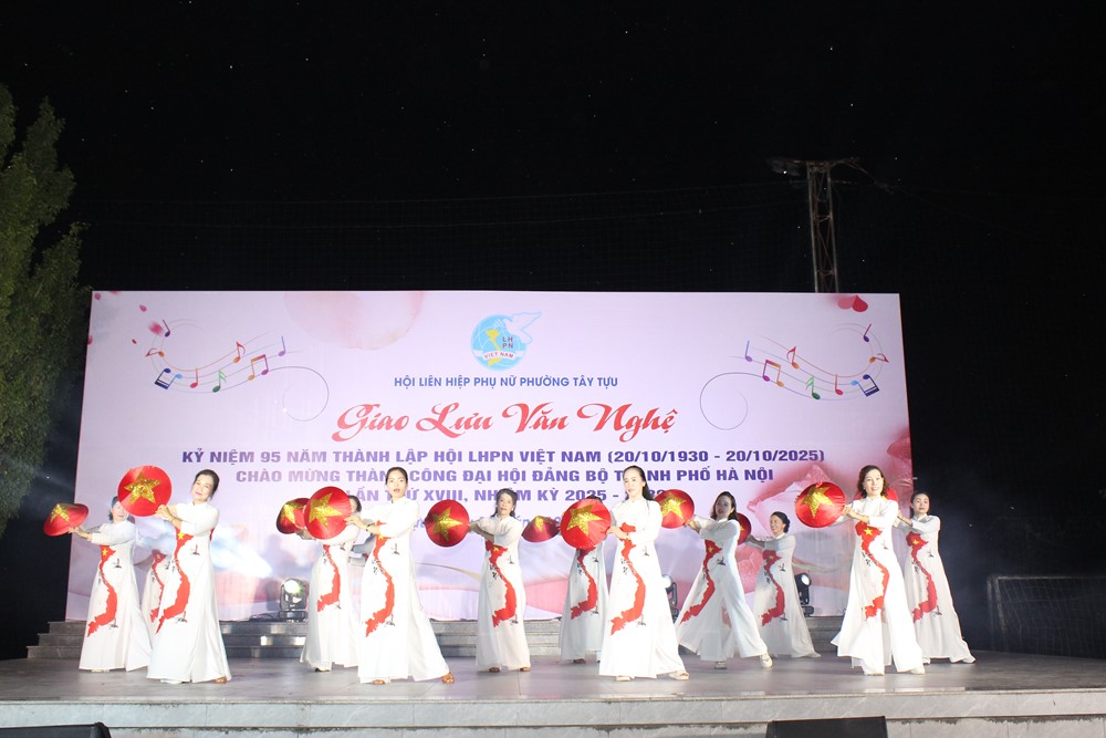 Hội LHPN phường Tây Tựu: Tưng bừng giao lưu văn nghệ kỷ niệm 95 năm thành lập Hội LHPN Việt Nam - ảnh 14
