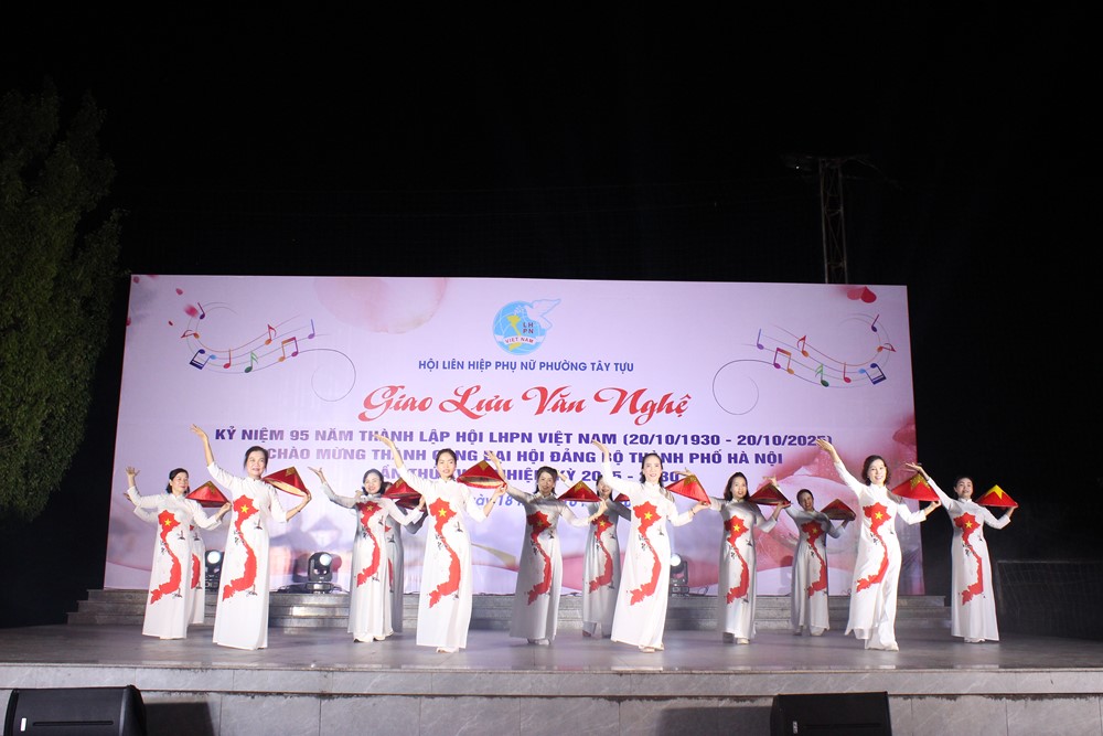 Hội LHPN phường Tây Tựu: Tưng bừng giao lưu văn nghệ kỷ niệm 95 năm thành lập Hội LHPN Việt Nam - ảnh 15
