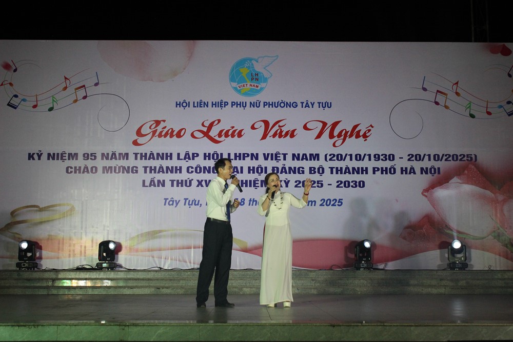 Hội LHPN phường Tây Tựu: Tưng bừng giao lưu văn nghệ kỷ niệm 95 năm thành lập Hội LHPN Việt Nam - ảnh 16