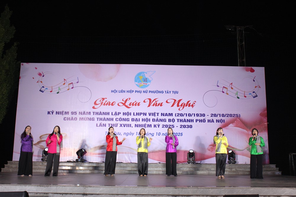 Hội LHPN phường Tây Tựu: Tưng bừng giao lưu văn nghệ kỷ niệm 95 năm thành lập Hội LHPN Việt Nam - ảnh 3