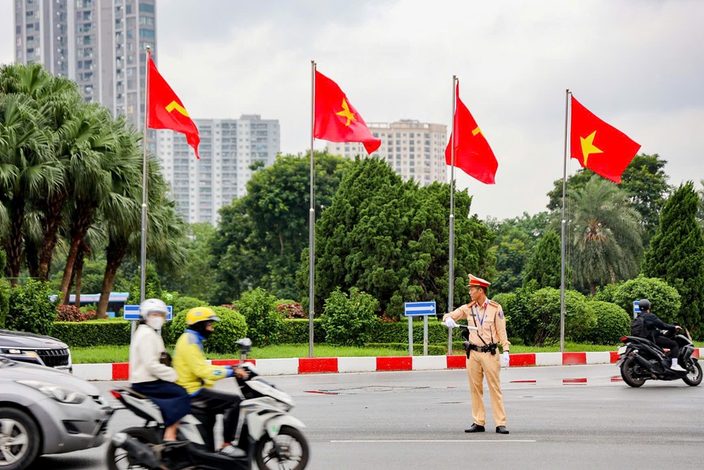 Diễn tập phương án bảo đảm trật tự, an toàn giao thông phục vụ Lễ mở ký Công ước Hà Nội - ảnh 4