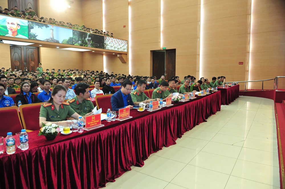 Thanh niên Công an Thủ đô phát huy sức trẻ, nâng cao hiệu quả công tác bảo đảm an ninh, trật tự tại cơ sở - ảnh 1