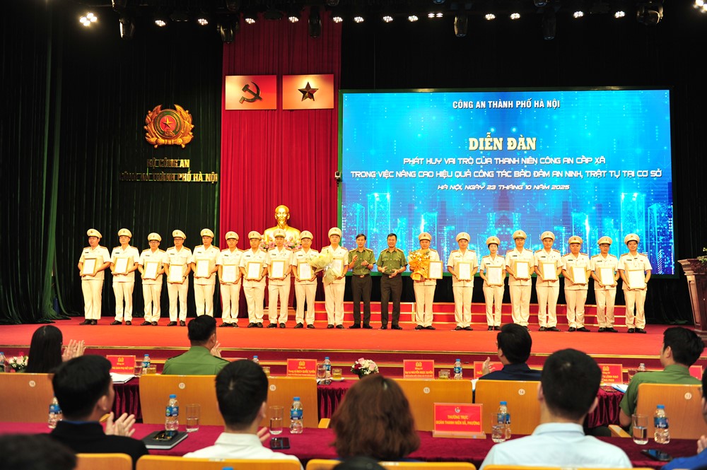 Thanh niên Công an Thủ đô phát huy sức trẻ, nâng cao hiệu quả công tác bảo đảm an ninh, trật tự tại cơ sở - ảnh 4