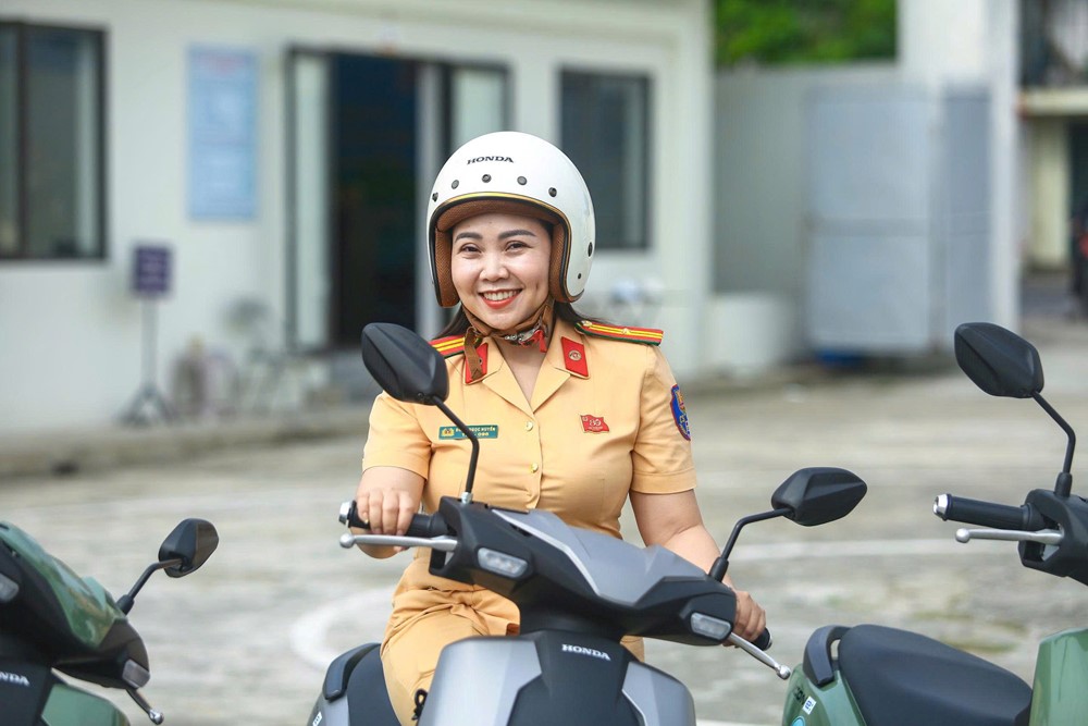 Hà Nội: Tập huấn kỹ năng hướng dẫn lái xe gắn máy an toàn cho lực lượng CSGT và Công an cấp xã  - ảnh 4