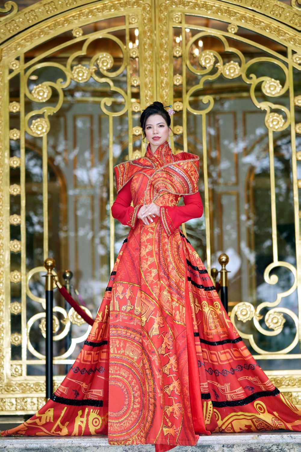 Nhà thiết kế Thái Hải đã để lại ấn tượng mạnh trong cuộc thi Hoa hậu Tài sắc thế giới - ảnh 2