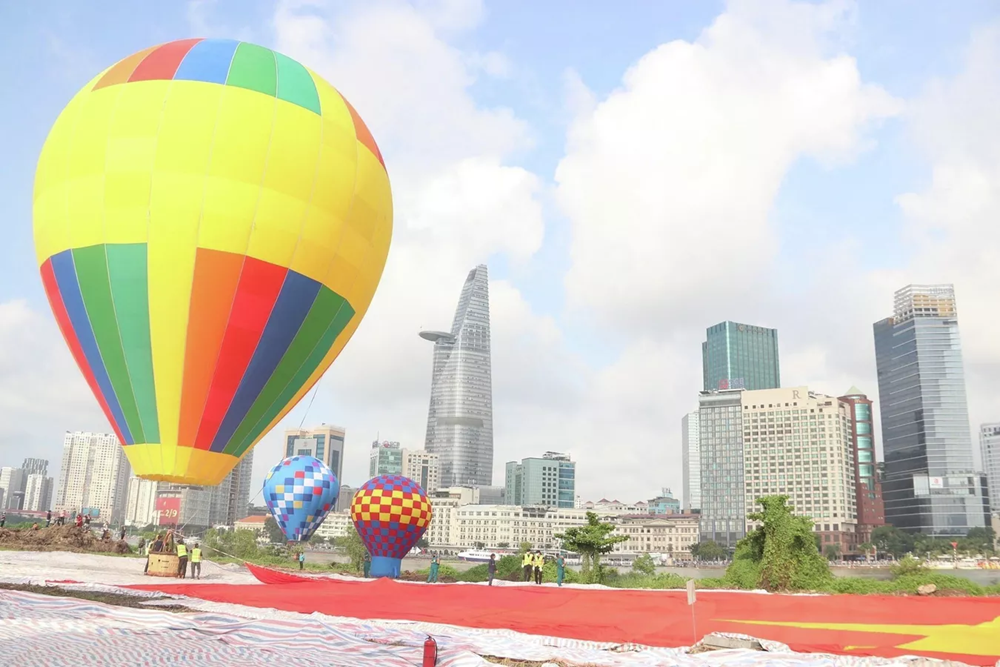 Độc đáo khinh khí cầu mang Quốc kỳ kỷ niệm ngày Quốc khánh - ảnh 7