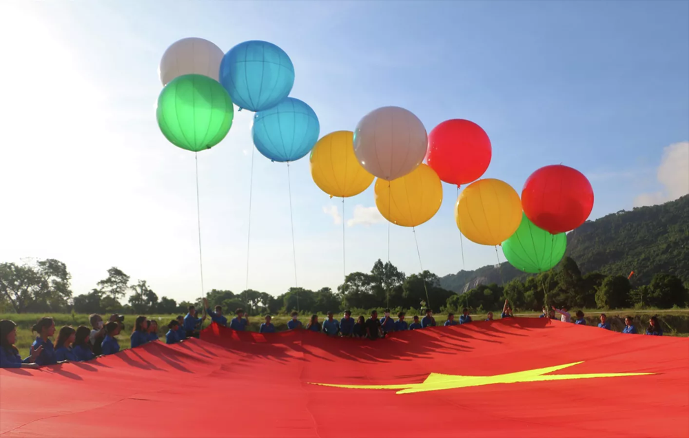 Độc đáo khinh khí cầu mang Quốc kỳ kỷ niệm ngày Quốc khánh - ảnh 1
