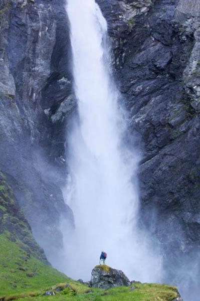 Choáng ngợp 10 thác nước hùng vĩ nhất thế giới - ảnh 8